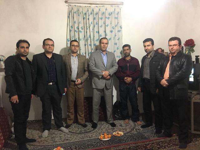 حضور شهردار و مدیران دوایربه مناسبت شب یلدا در منزل تعدادی از کارکنان شهرداری لاهیجان